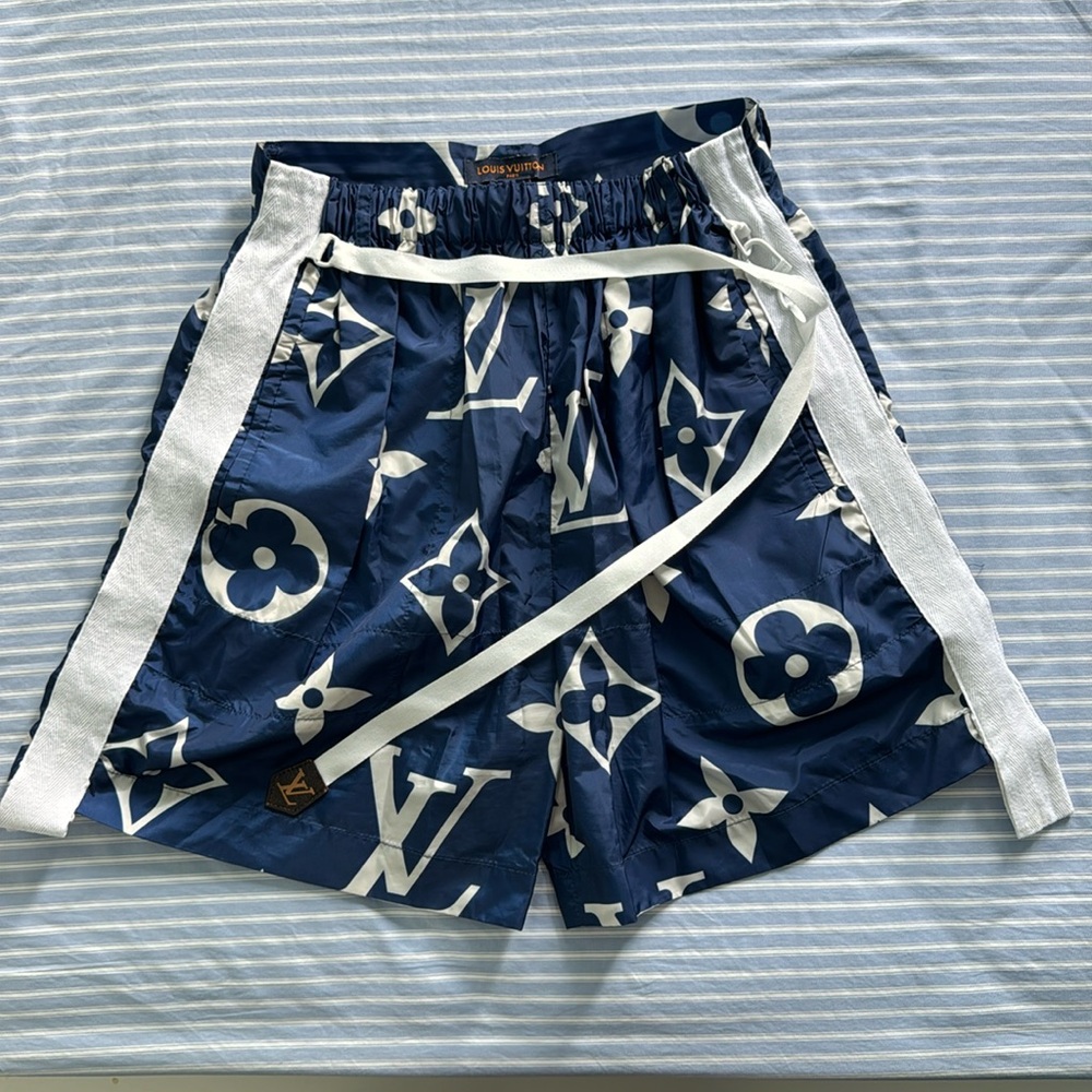 Louis Vuitton print short pants